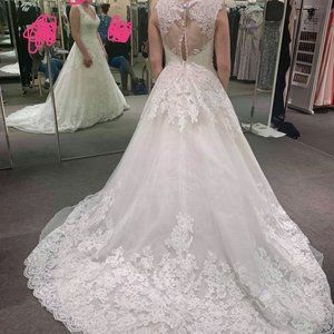 Scalloped Lace/Tulle Wedding Dress & Matching Veil - NEVER WORN W/ORIGINAL TAGS